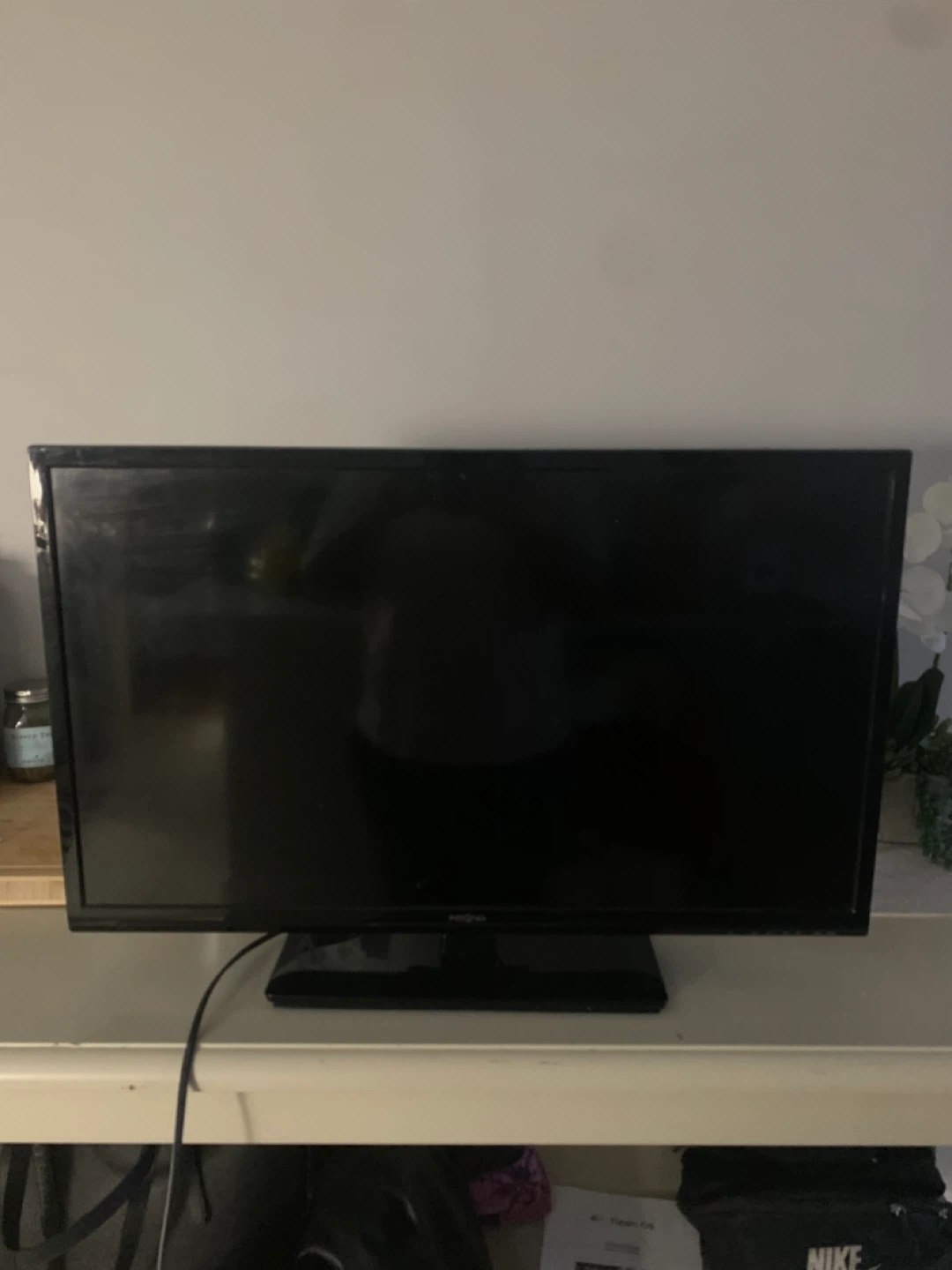 Insignia 24" HD TV - photo 2