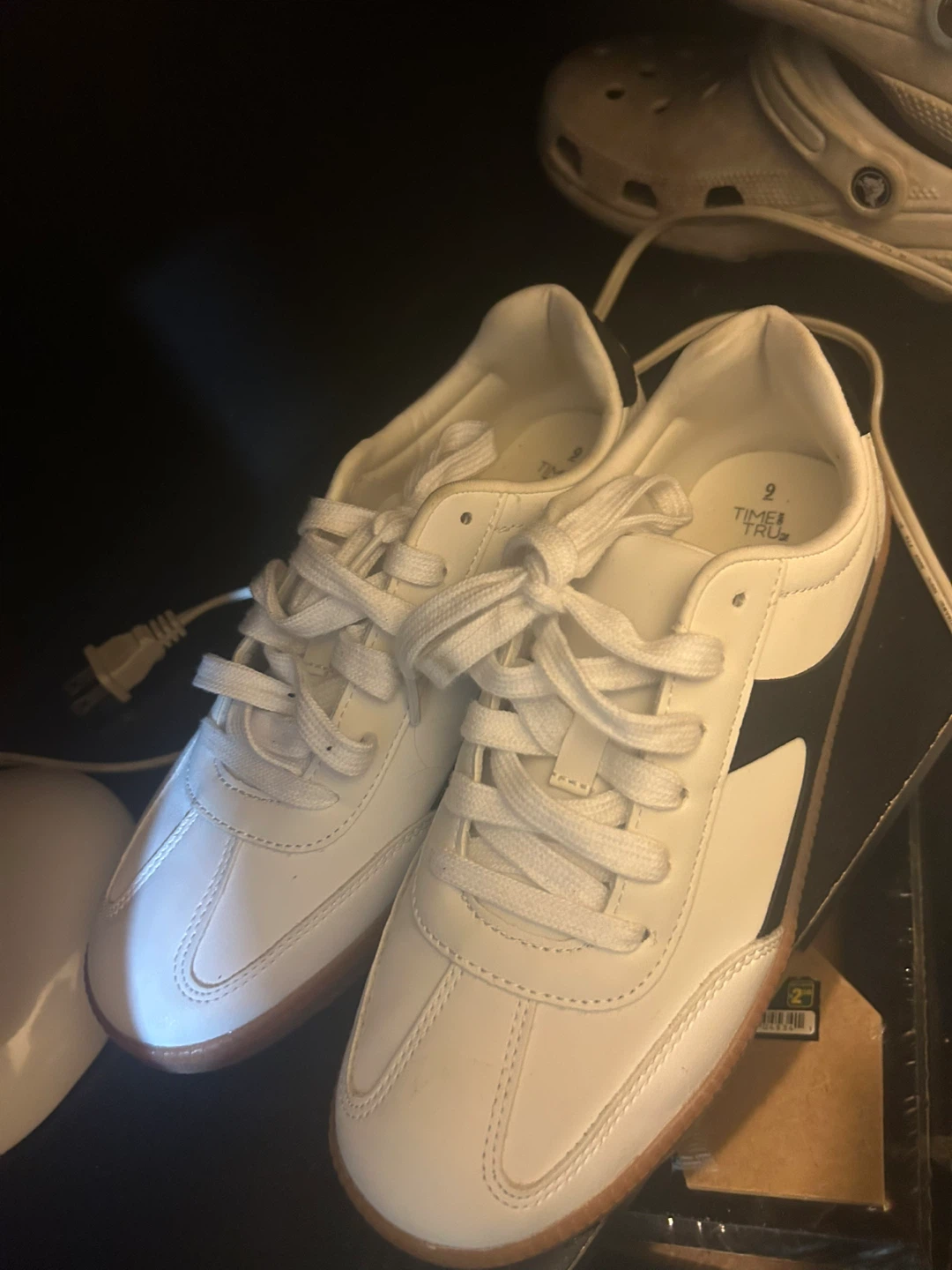 Time and Tru White Sneakers - photo 4