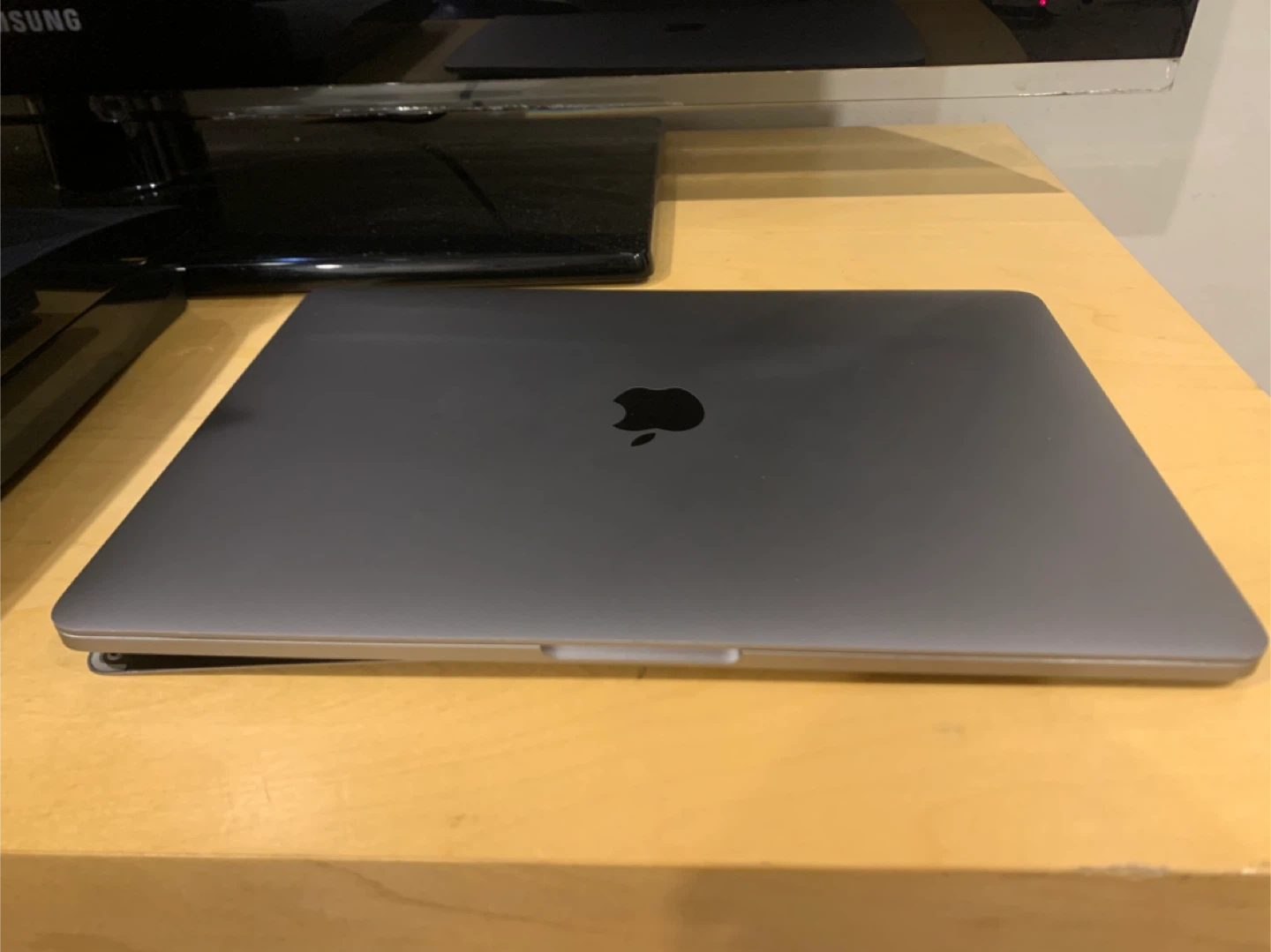 2017 MacBook Pro broken - photo 4