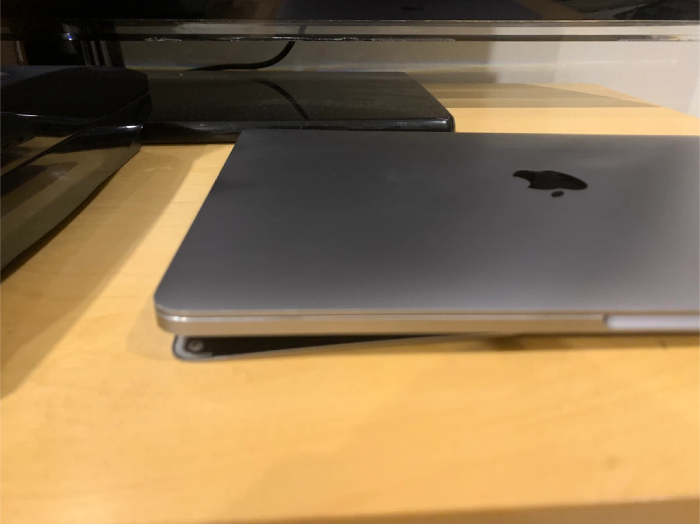 2017 MacBook Pro broken - photo 3