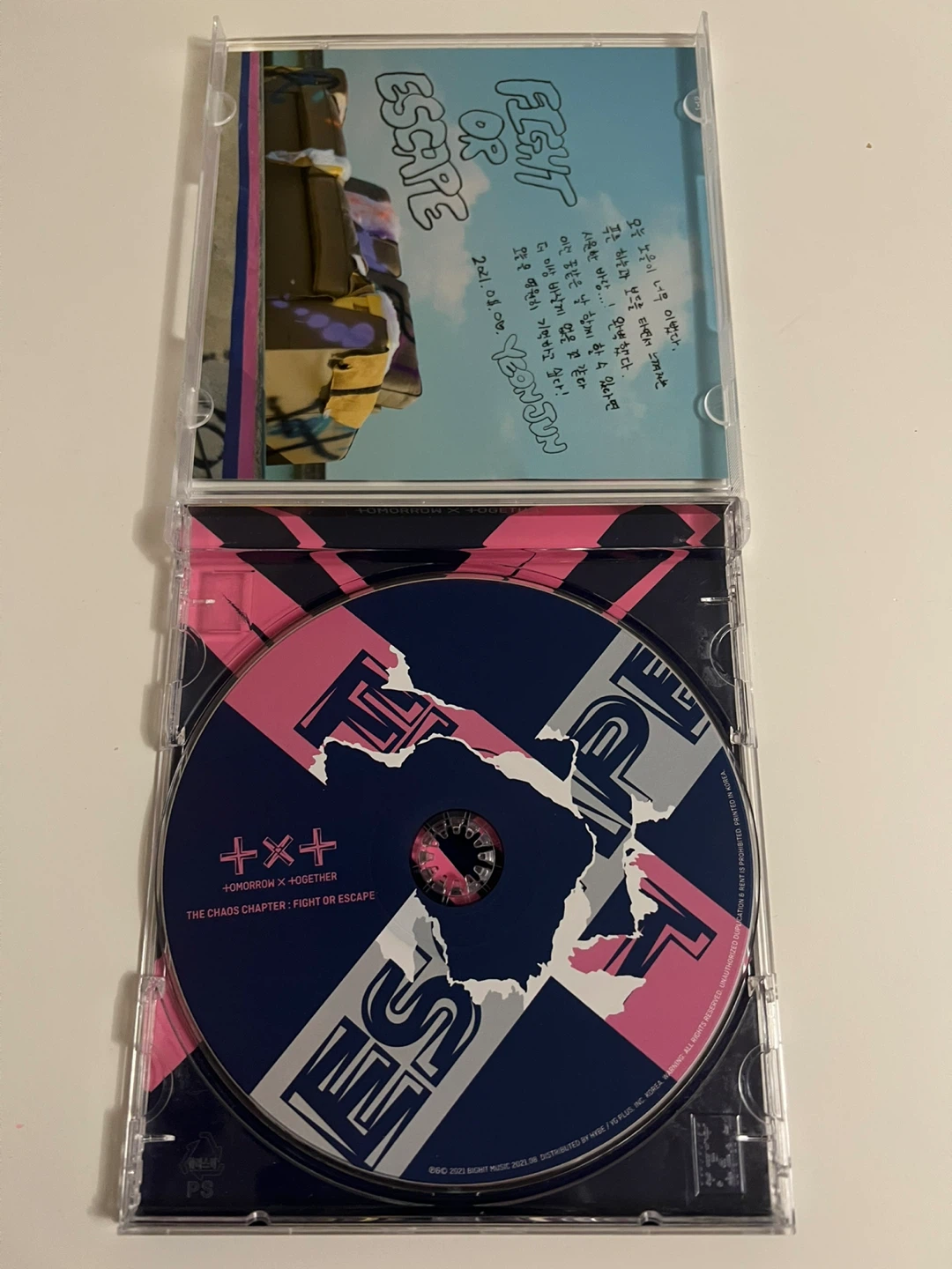 TXT The Chaos Chapter: FIGHT OR ESCAPE CD - photo 2