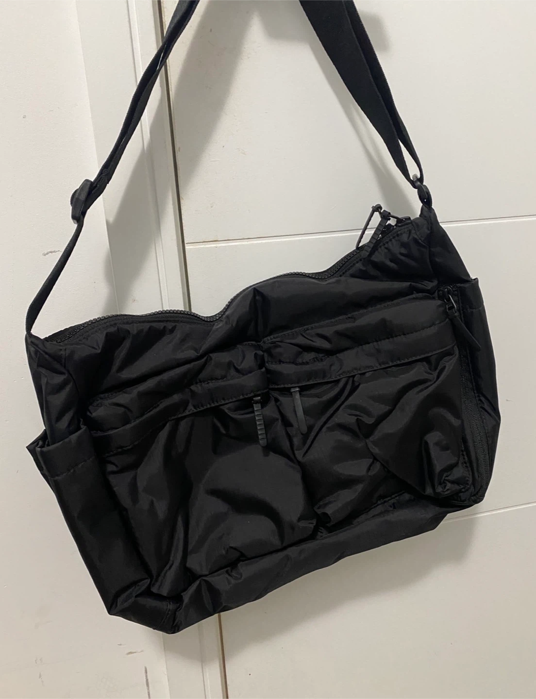 Uniqlo MULTI POCKET SHOULDER BAG
