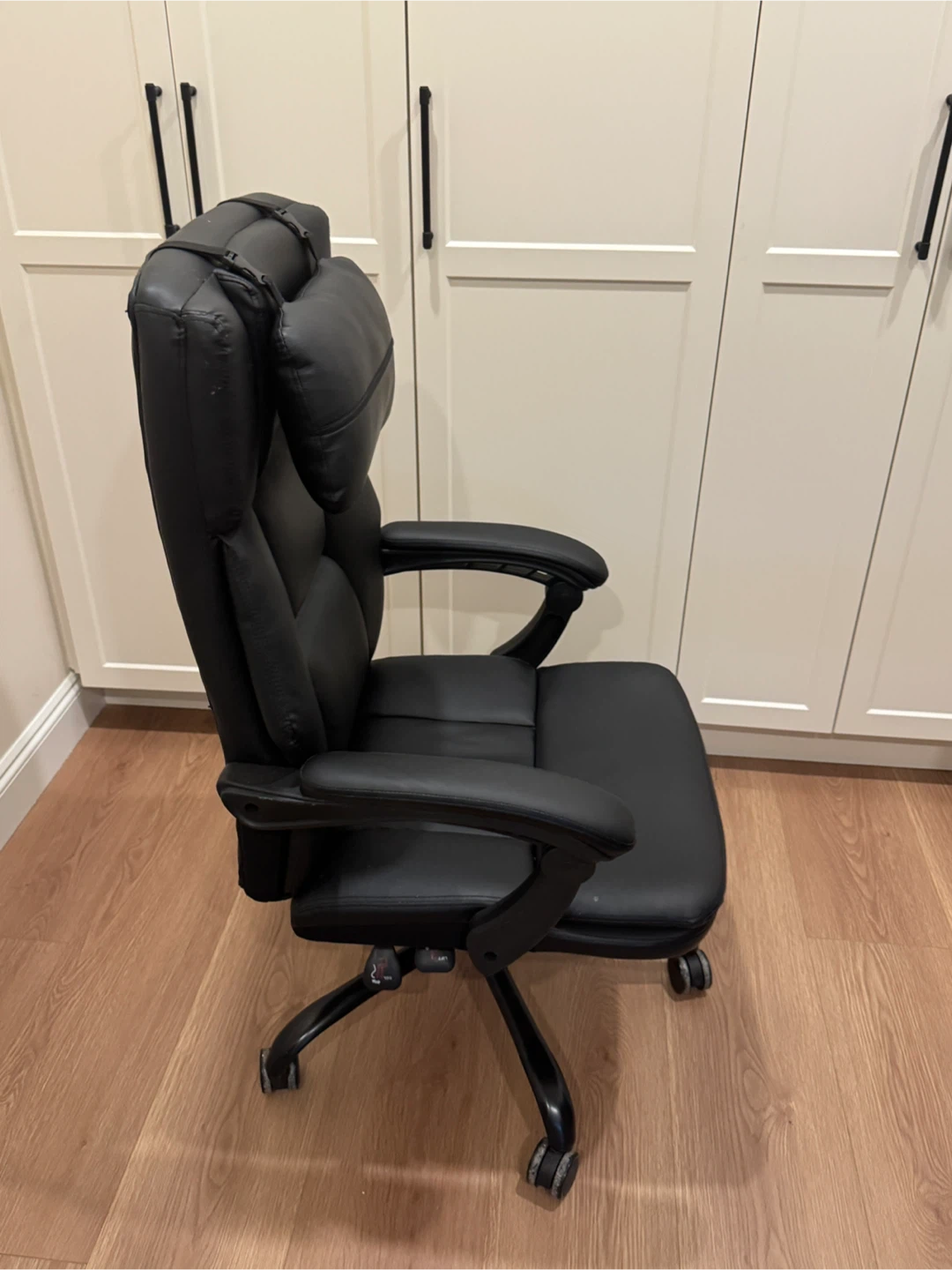 Ergonomic Black Office Chair with Footrest - photo 3