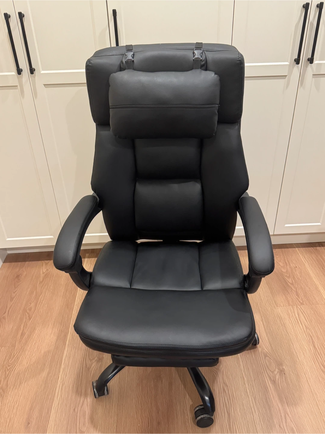 Ergonomic Black Office Chair with Footrest - photo 2