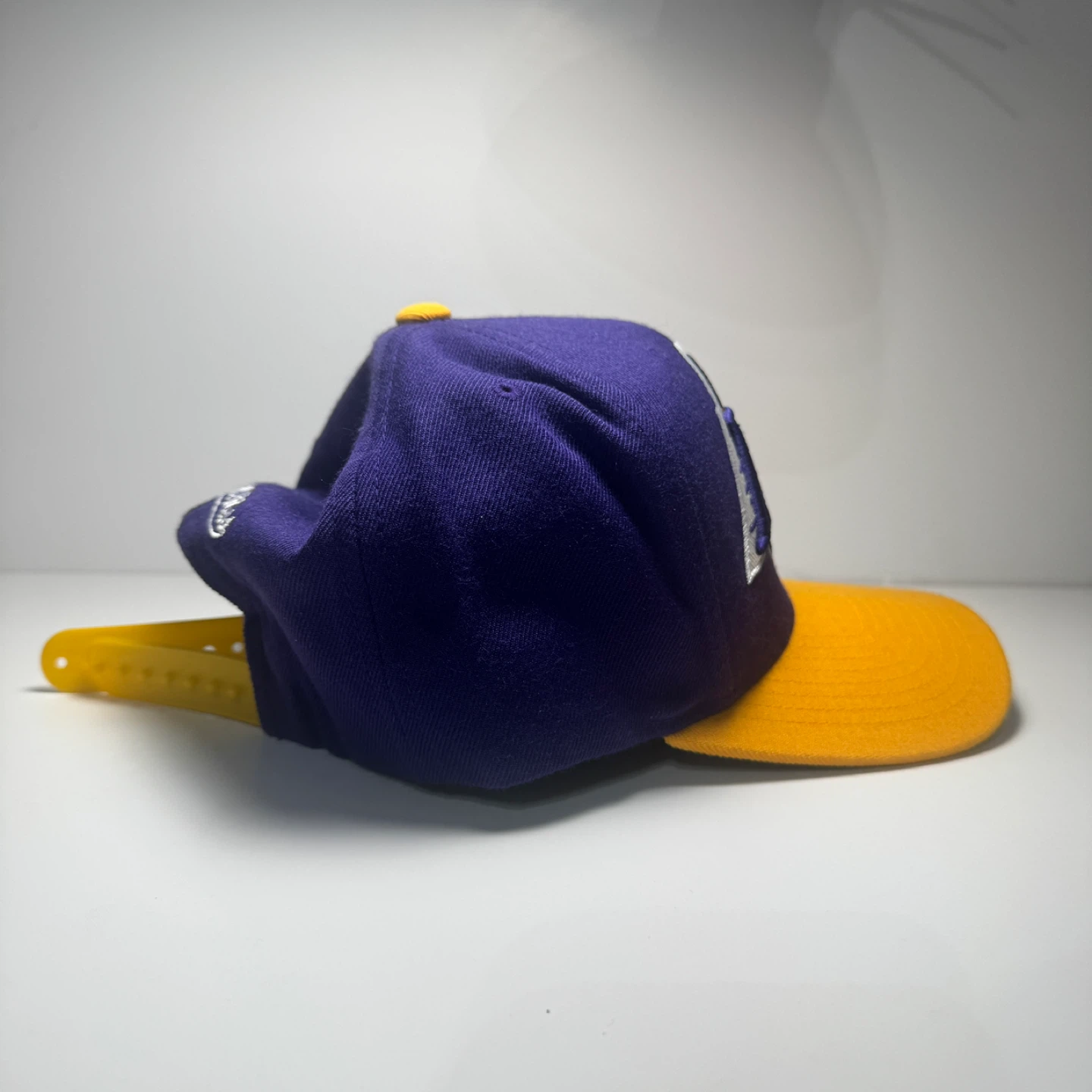 Mitchell & Ness Los Angeles Lakers Hardwood Classics Snapback - photo 4