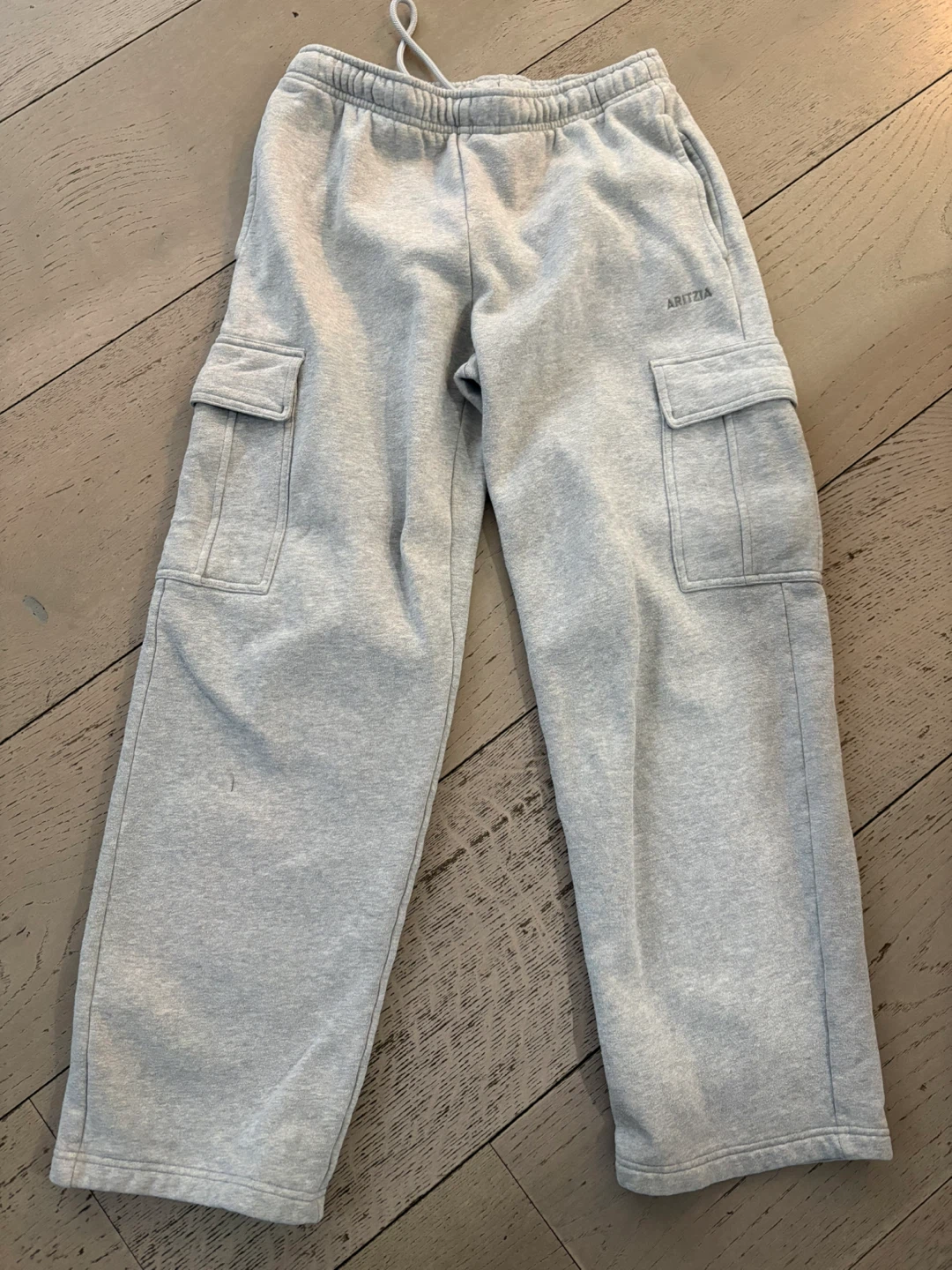 Aritzia cargo mega fit