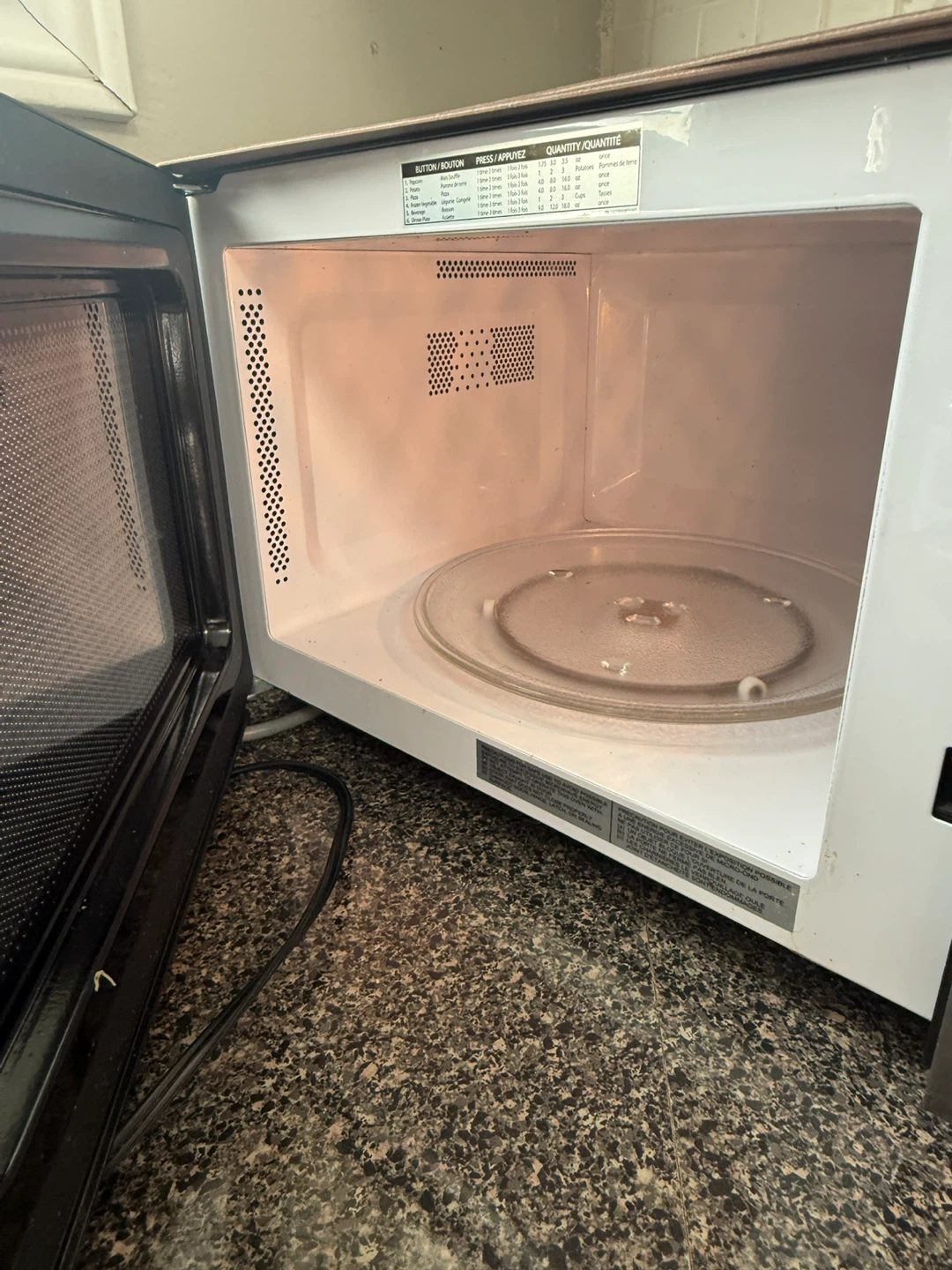 Toshiba Microwave Oven - photo 3