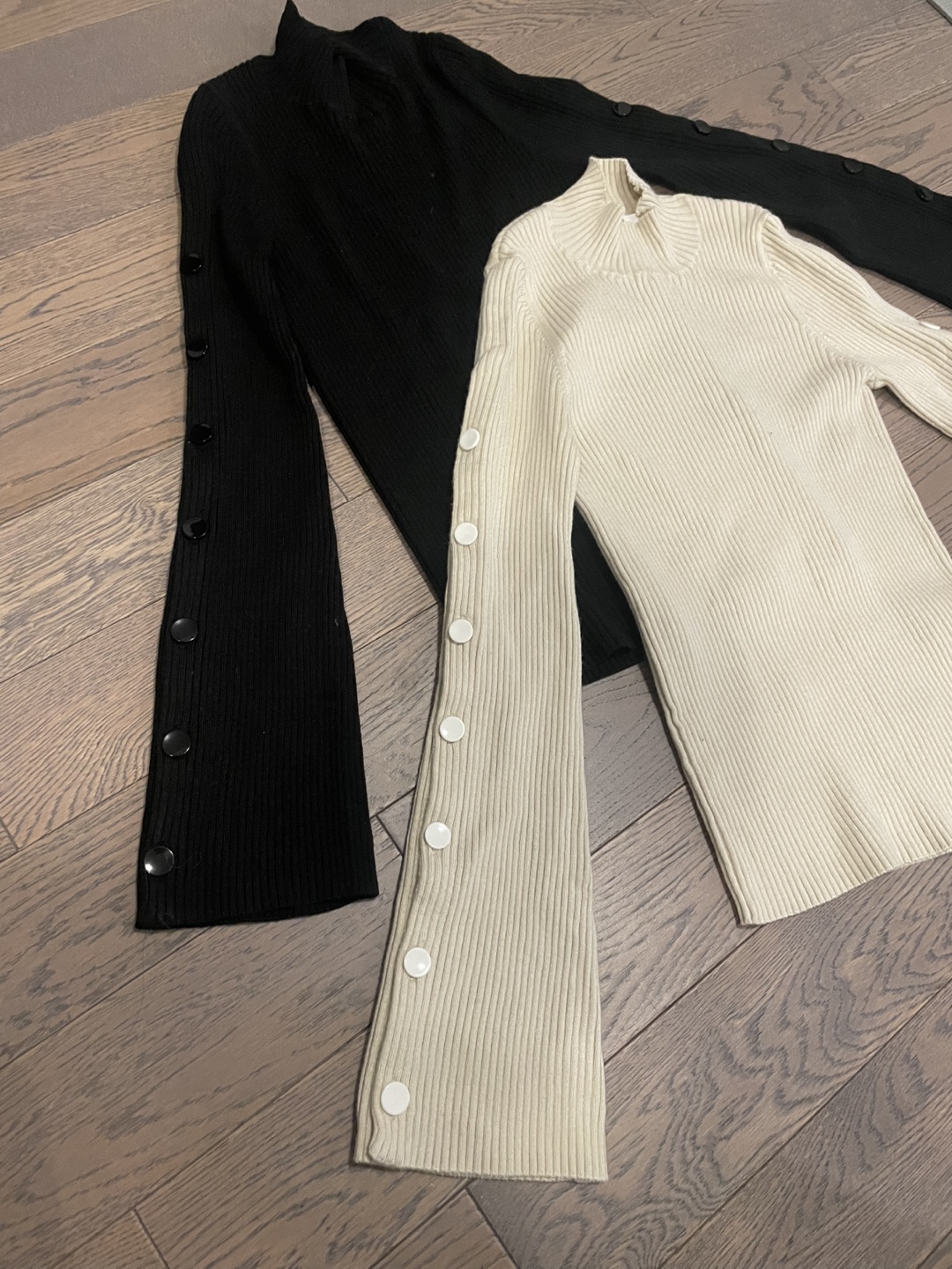 Black and Cream Ribbed Mock Neck Flare Sleeve Tops - photo 2