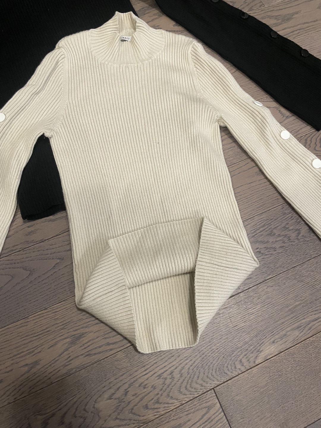 Black and Cream Ribbed Mock Neck Flare Sleeve Tops - photo 3