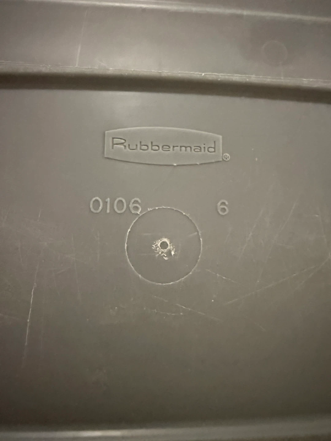 Rubbermaid Roughneck 38L Storage Bin - photo 2