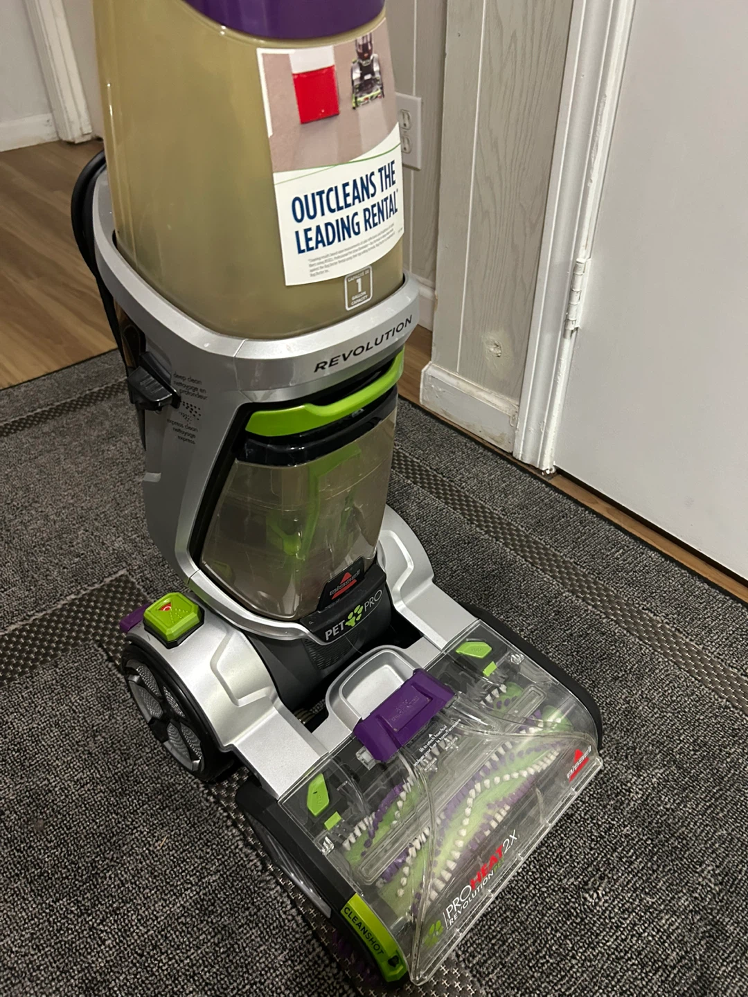 Bissell Pet Pro Revolution Carpet Cleaner - photo 3