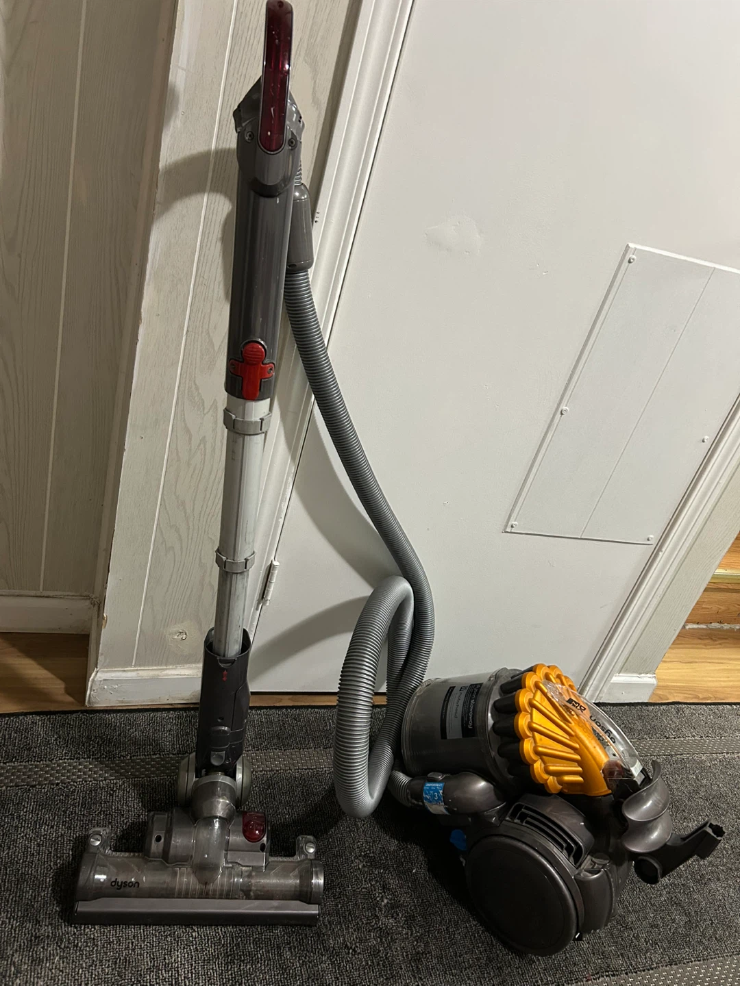 Dyson DC32 Bagless Vacuum Cleaner - photo 3