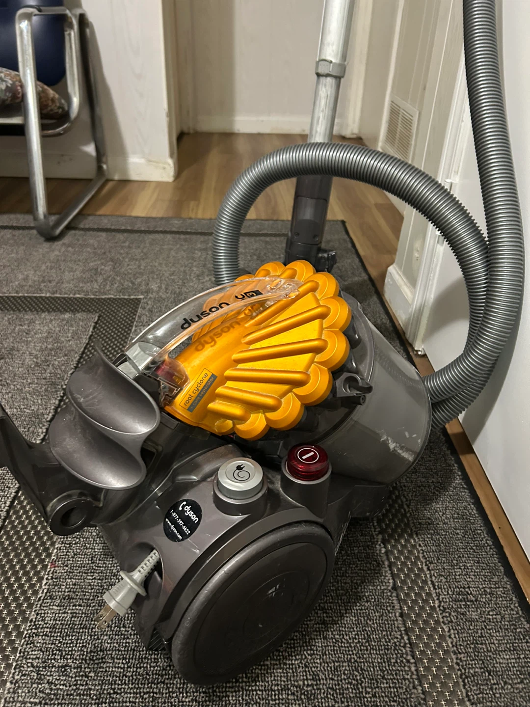 Dyson DC32 Bagless Vacuum Cleaner