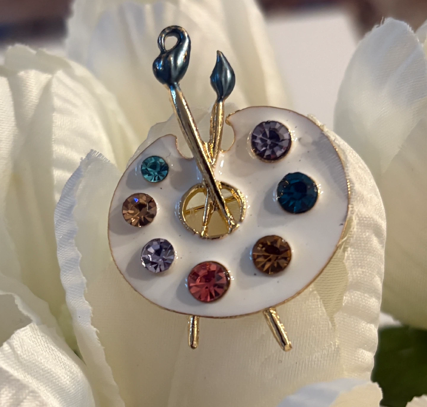 Beautiful Art Palette Brooch with Colorful Gems!