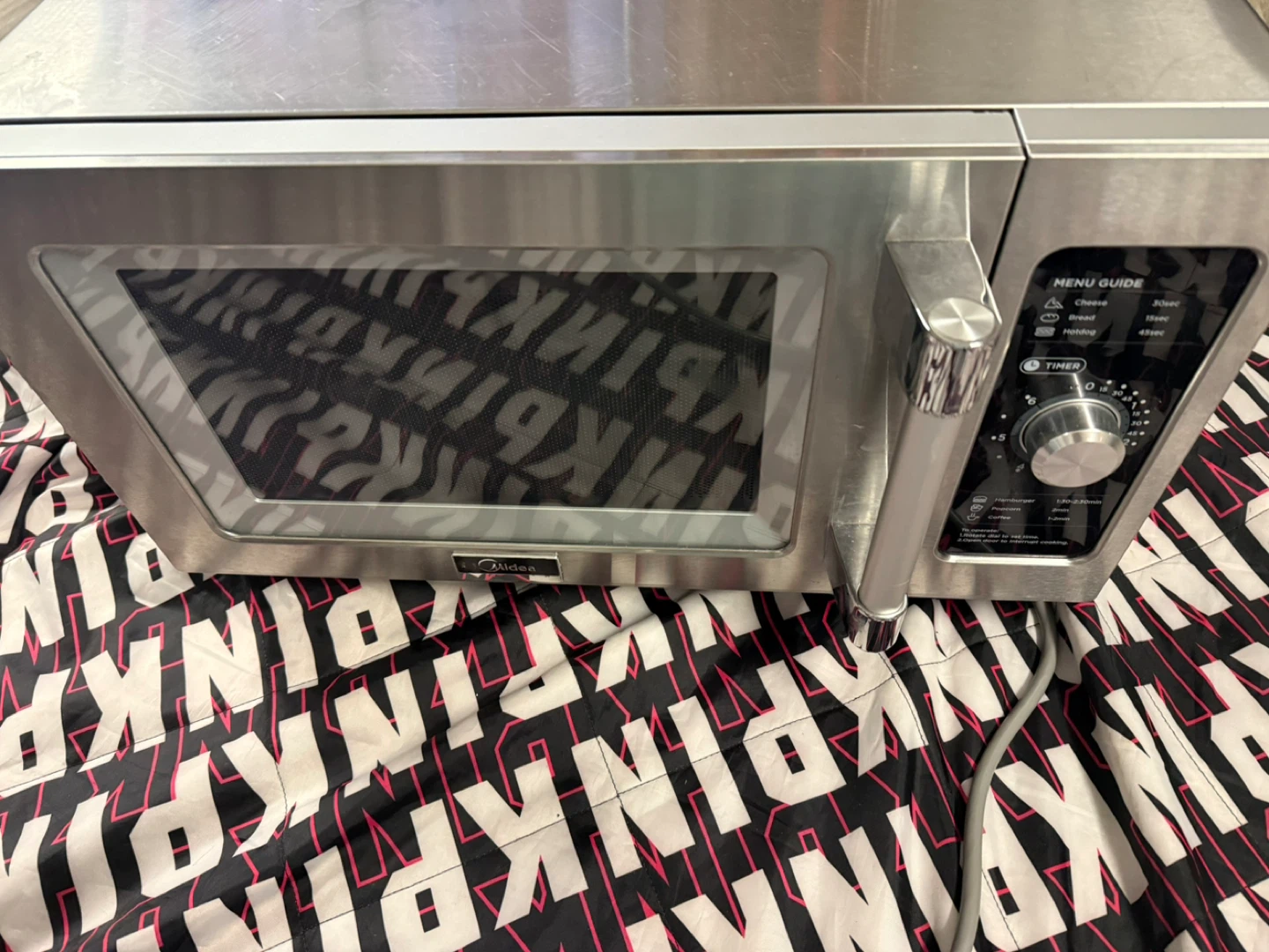Midea 1025F0A Countertop Microwave Oven - photo 3
