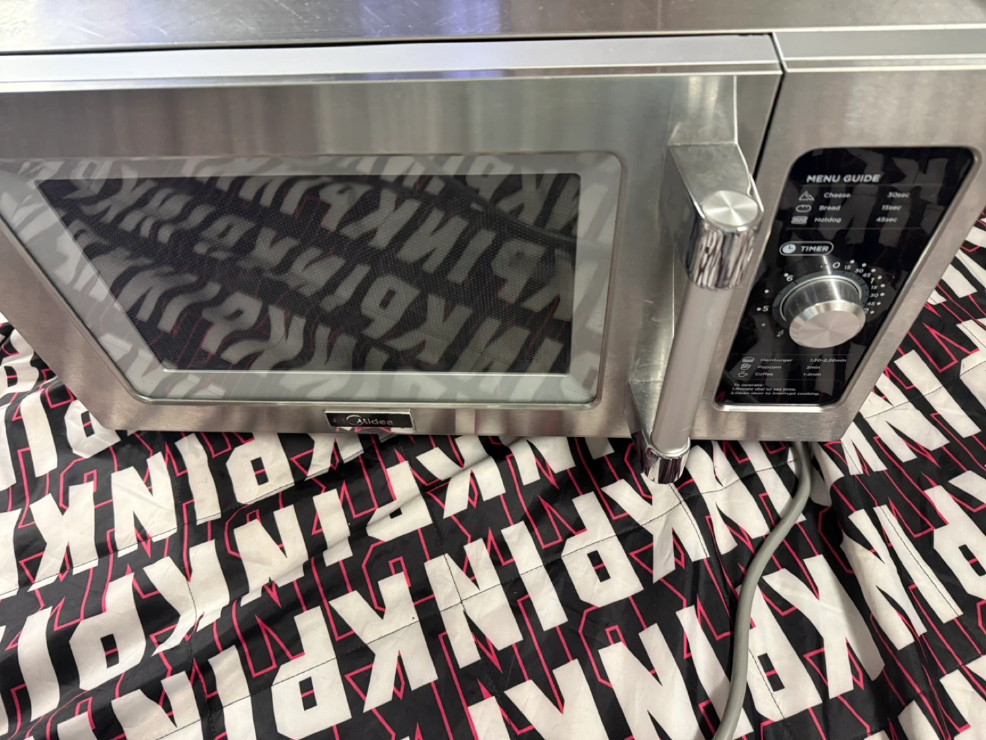 Midea 1025F0A Countertop Microwave Oven - photo 2