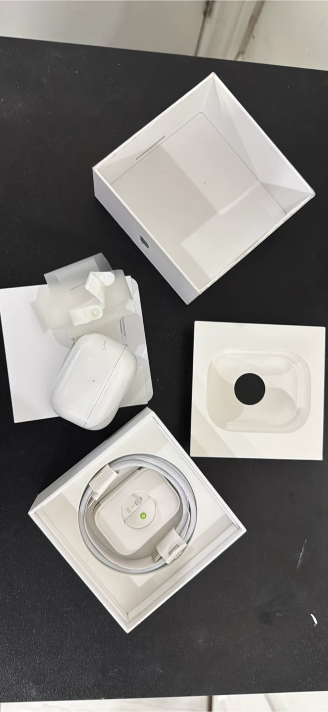 AirPods Pro (2nd Generation) with USB-C MagSafe Charging Case - photo 2
