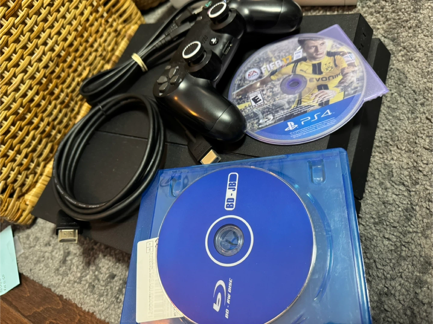 PlayStation 4 [11.50 Mod] + Controller & Disc - photo 2