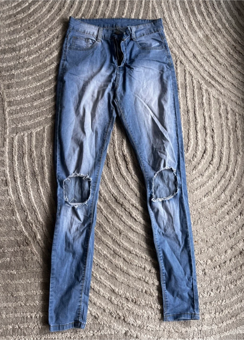 Women's Light Wash Ripped Skinny Jeans