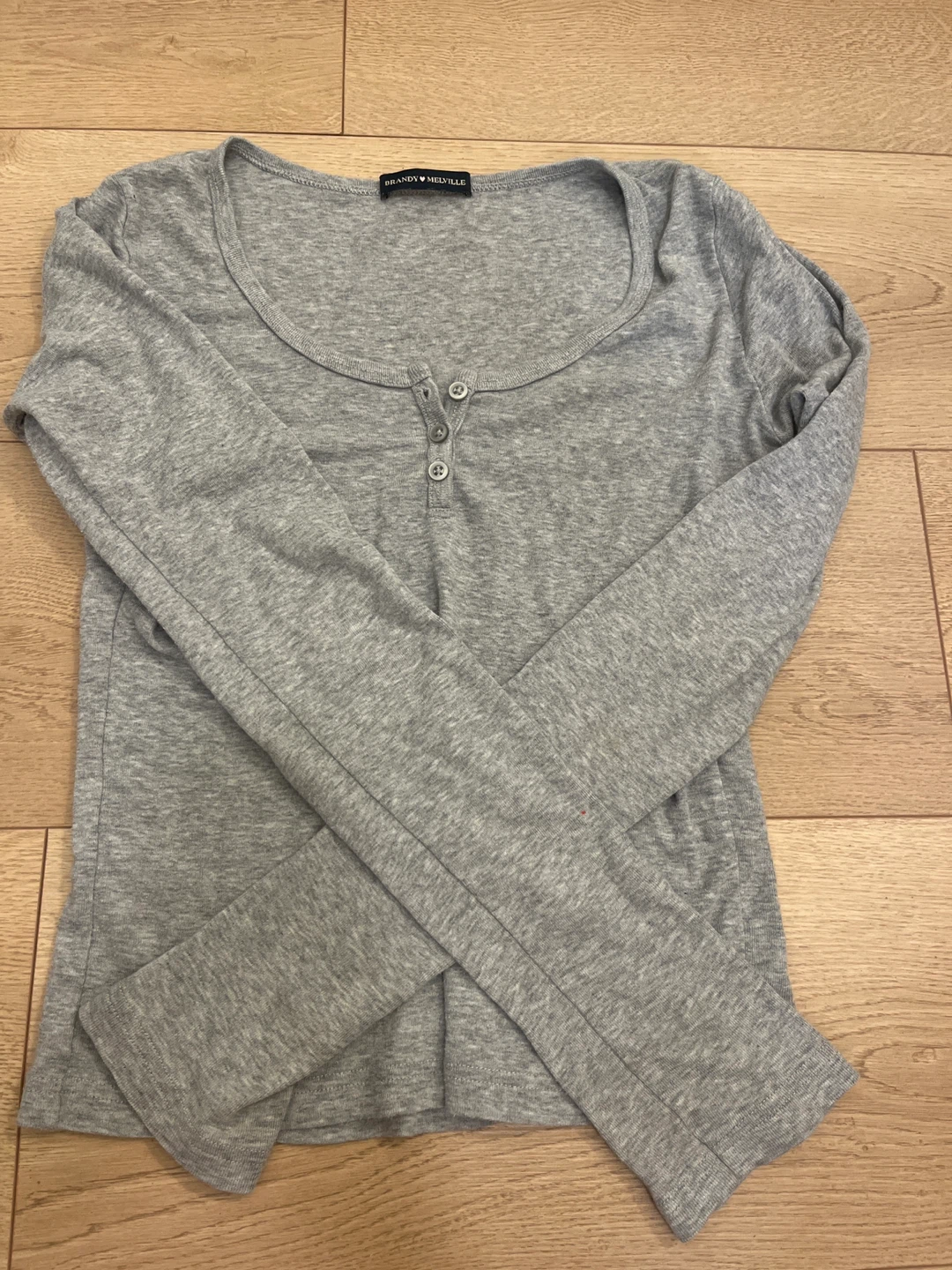 Brandy Melville & Hollister T-shirts Bundle - photo 3