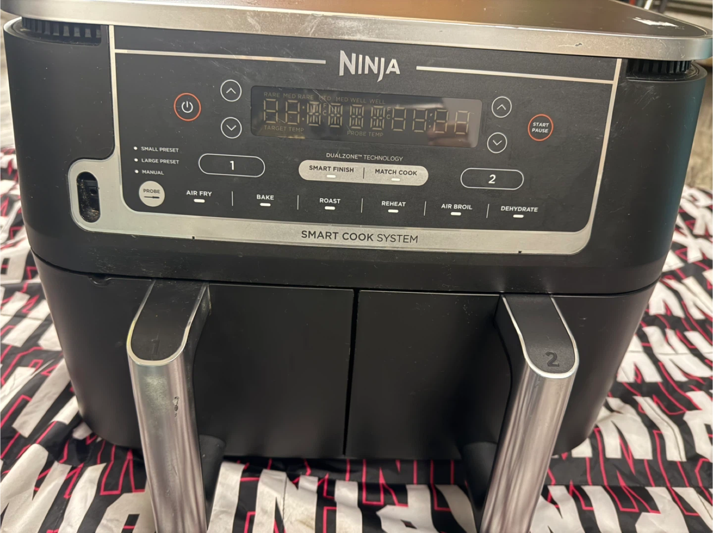 Ninja DZ550 Foodi 10 Qt 6-in-1 DualZone Smart XL Air Fryer - photo 2