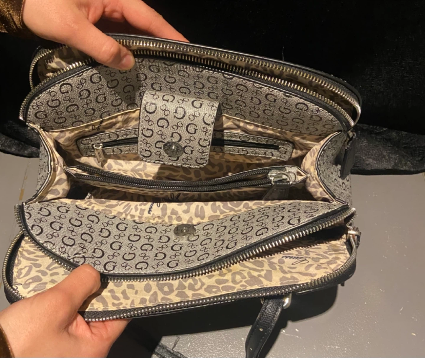 Guess Monogrammed Shoulder Bag - photo 4