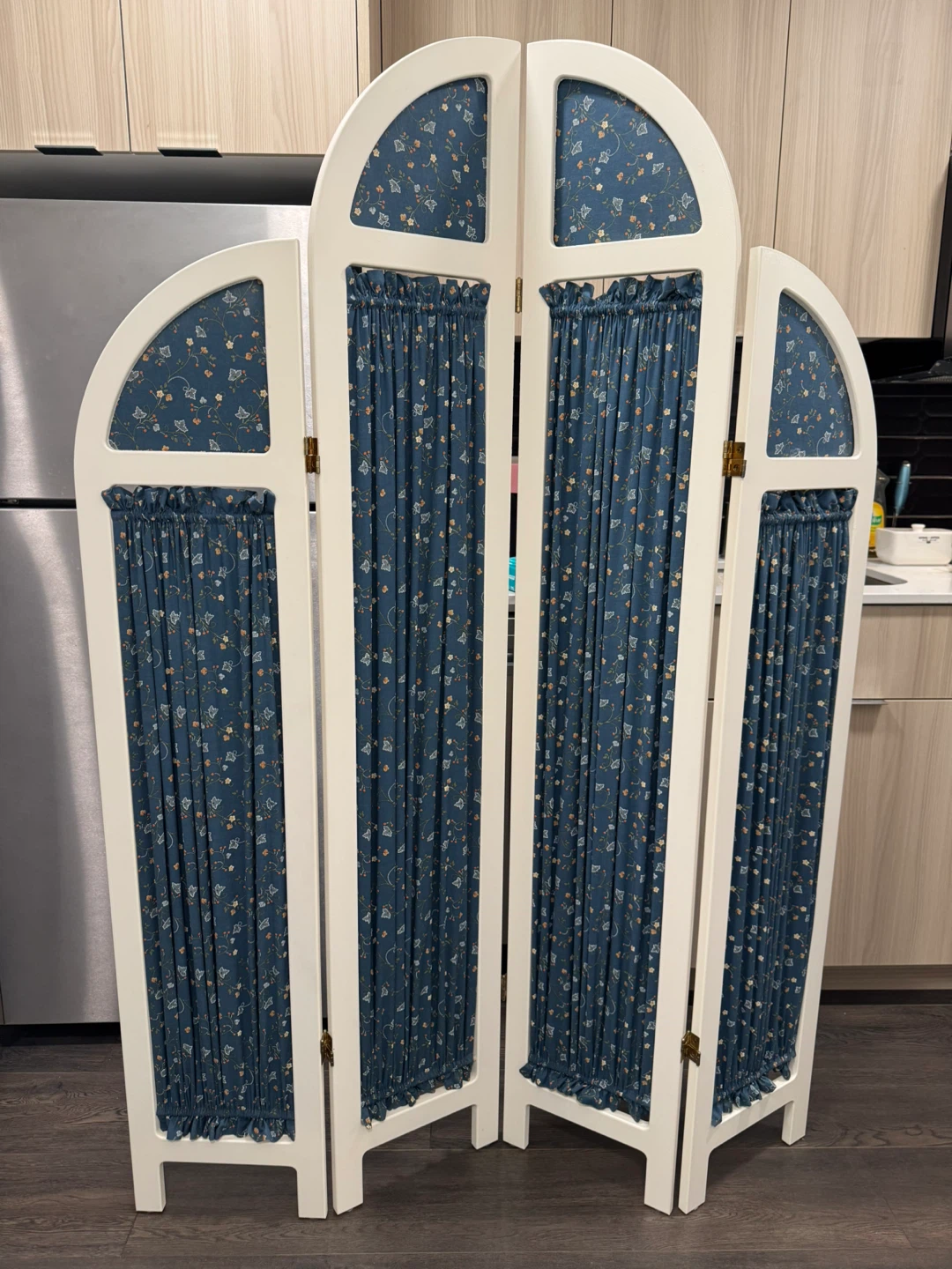 White 4-Panel Folding Room Divider Screen with Floral Curtains