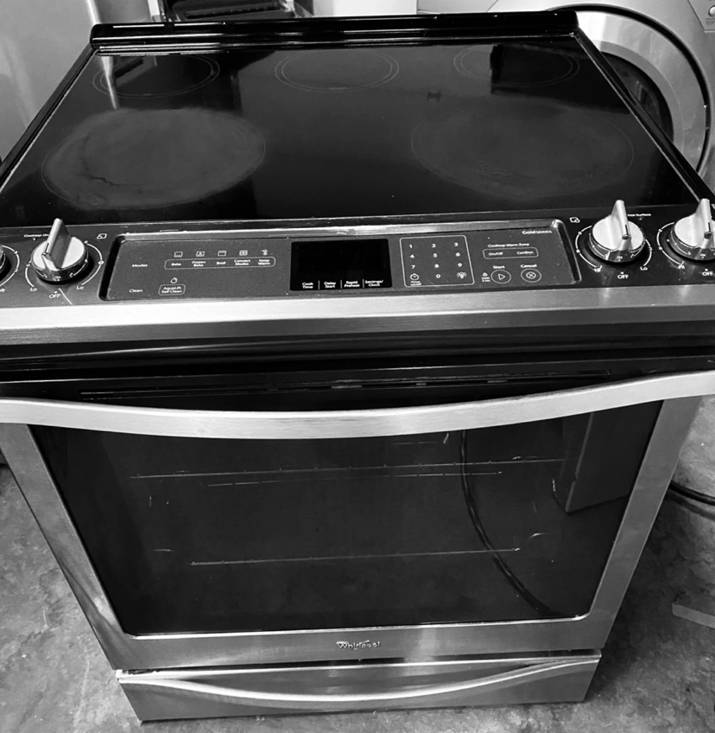 Whirlpool 30” Smooth-Top Range - photo 3