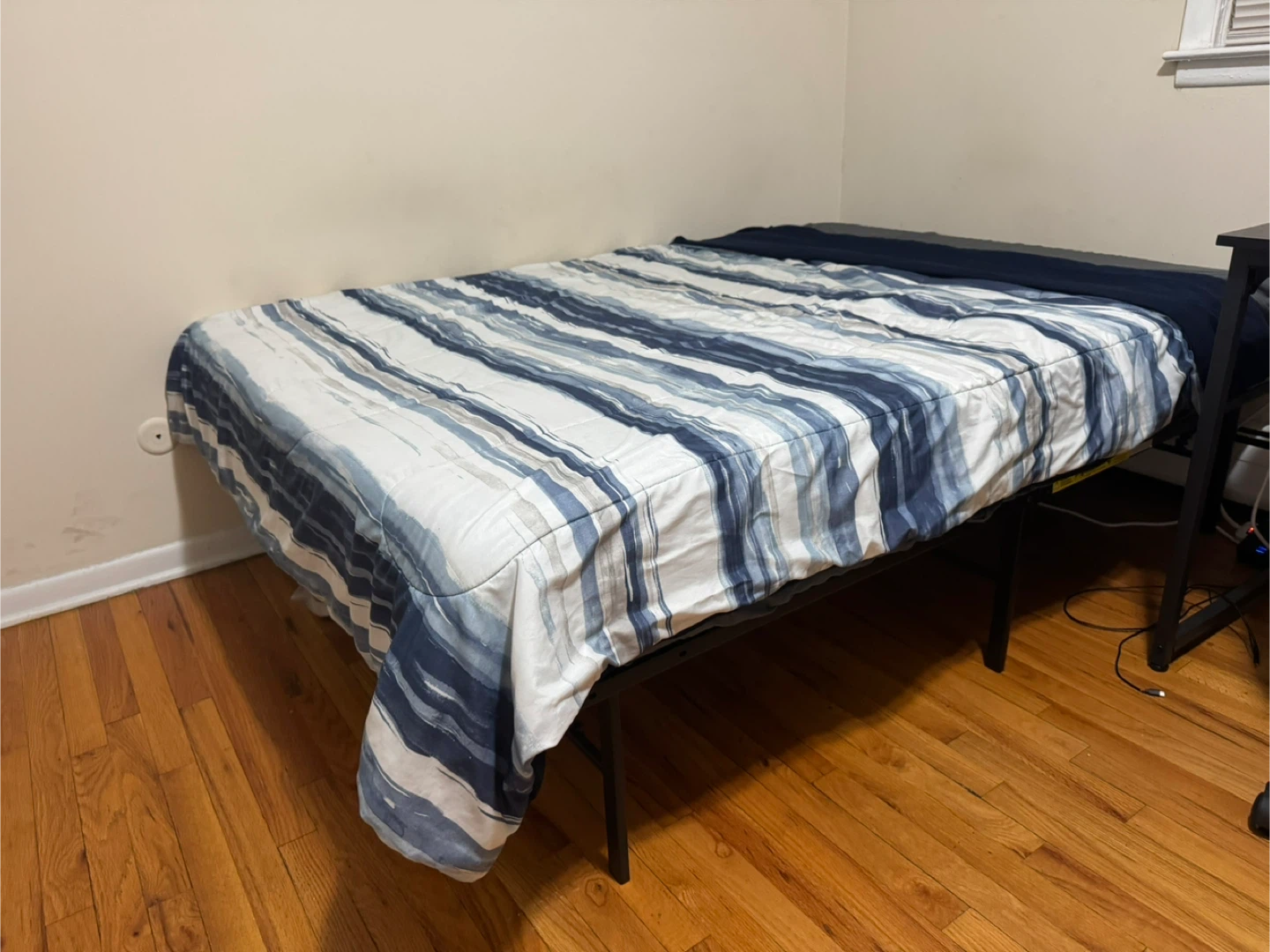 Metal Queen Size bed frame with Mattress