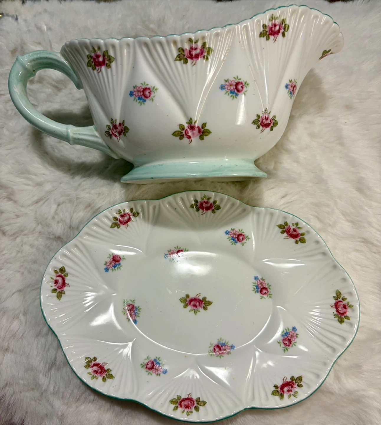 Vintage Shelley “Rosebud” Bone China Gravy Boat & Saucer - photo 4