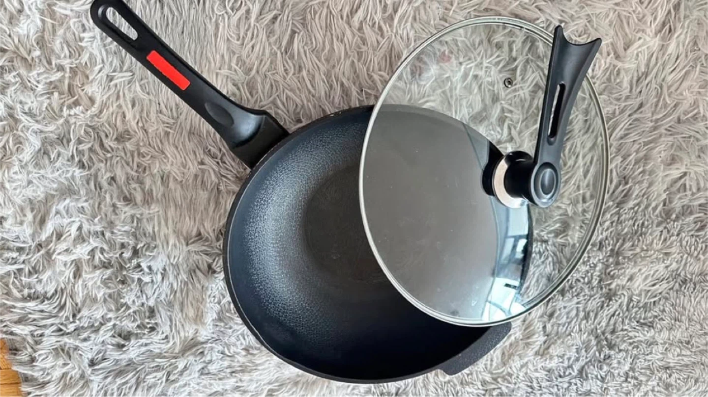Wok with Glass Lid