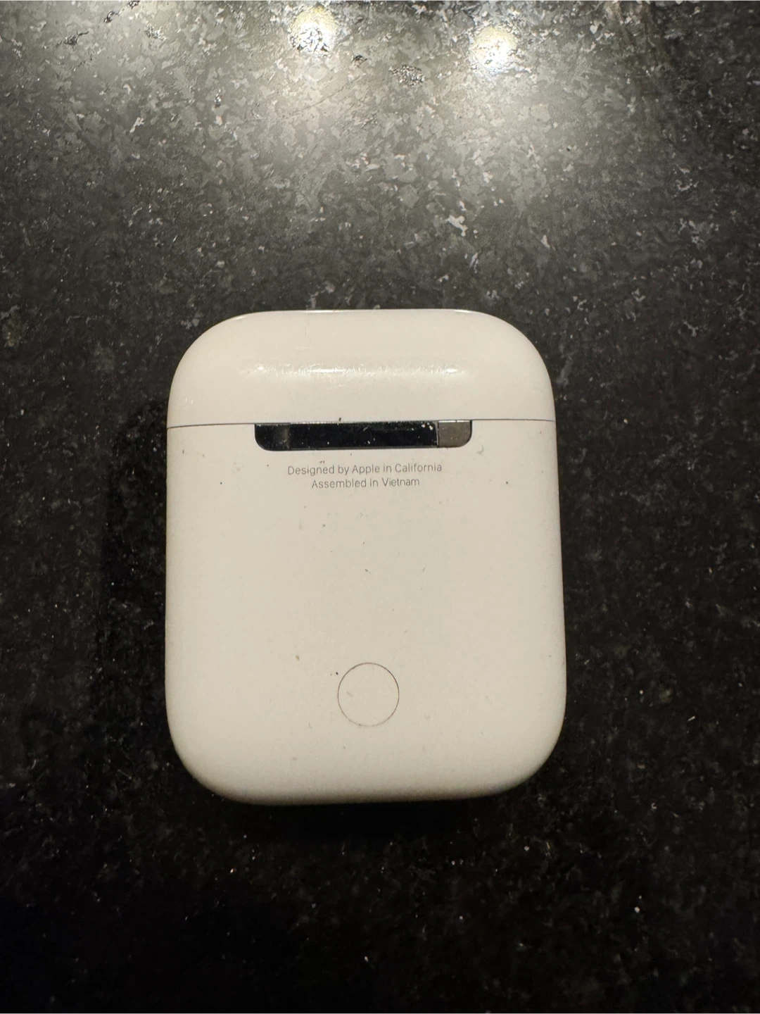 Apple AirPods Charging Case - photo 2