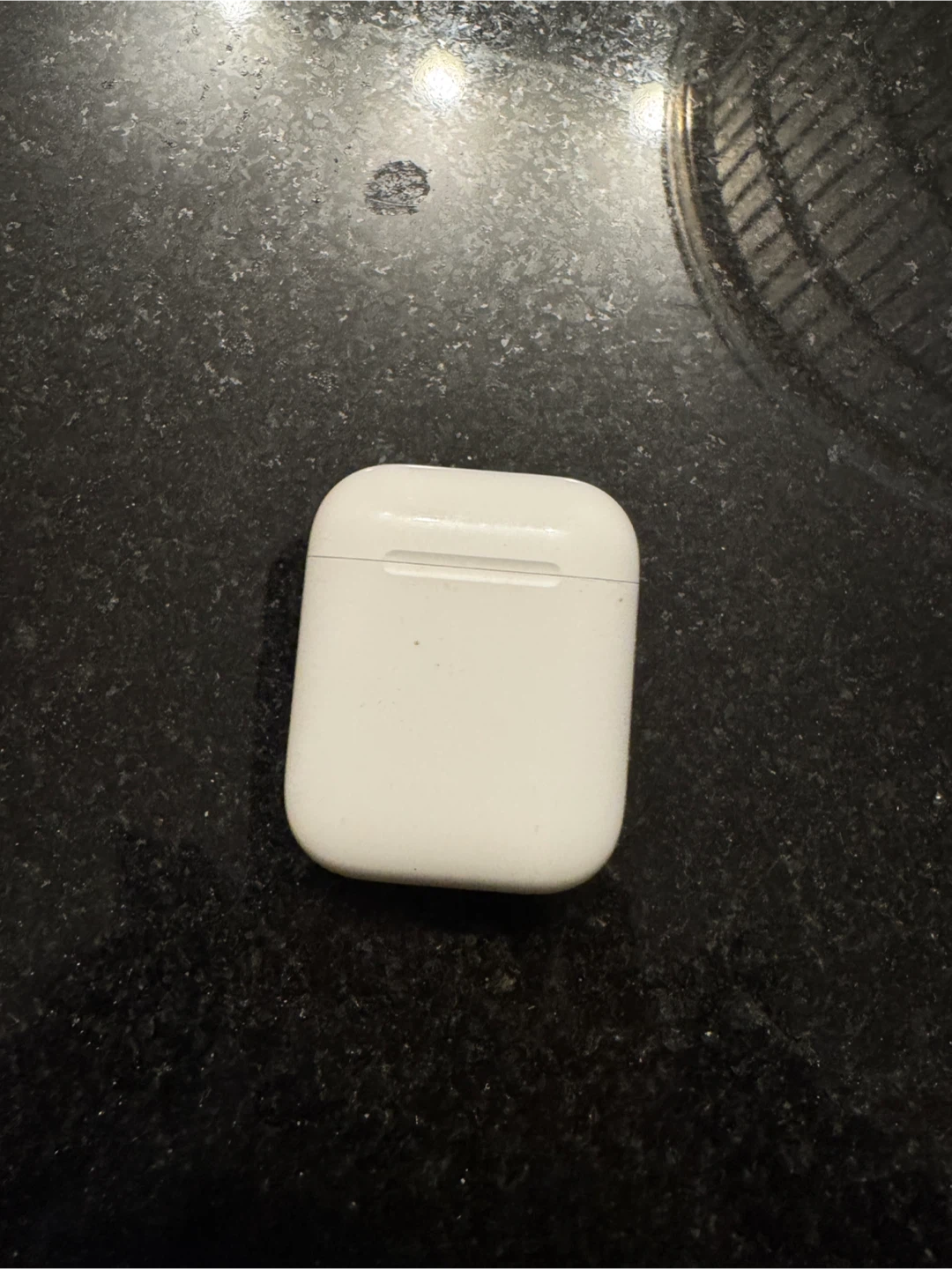 Apple AirPods Charging Case - photo 3