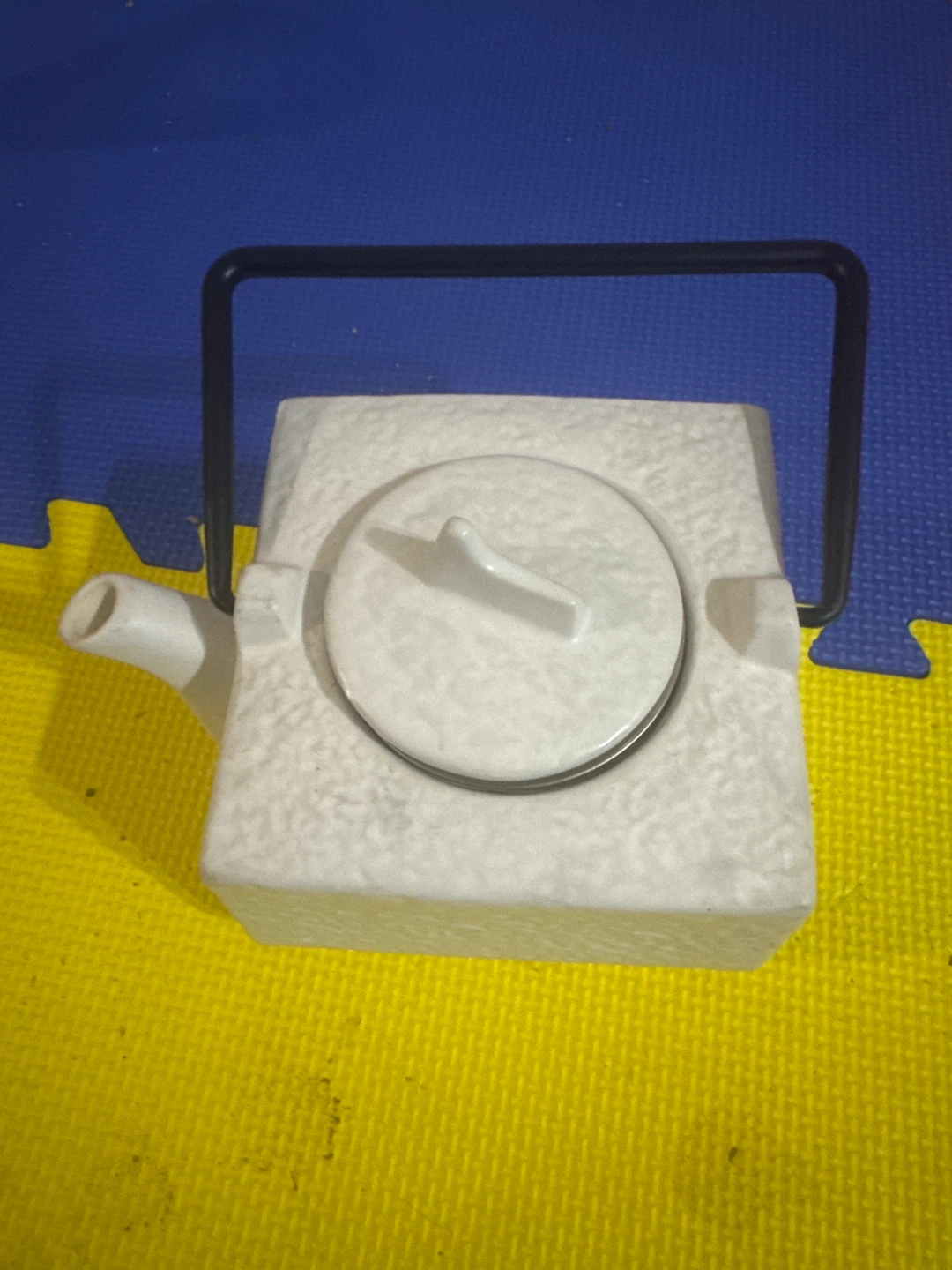 White Ceramic Teapot with Infuser - photo 2