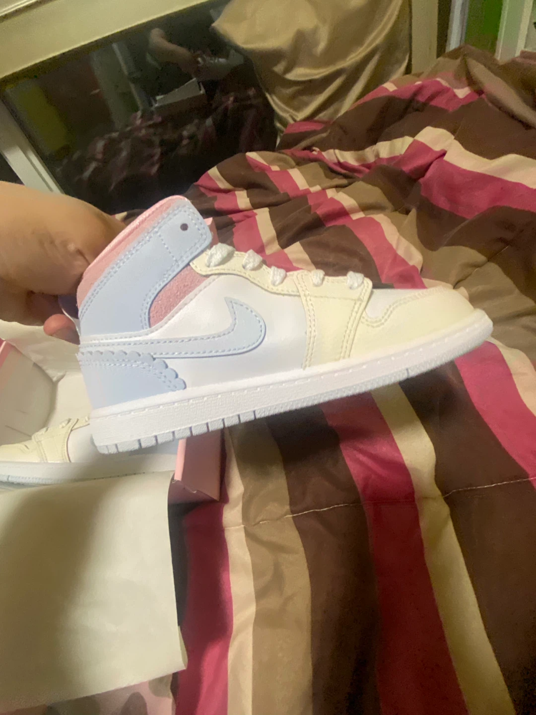 Nike Air Jordan 1 Mid SE (TD) "Valentine's Day" - photo 4