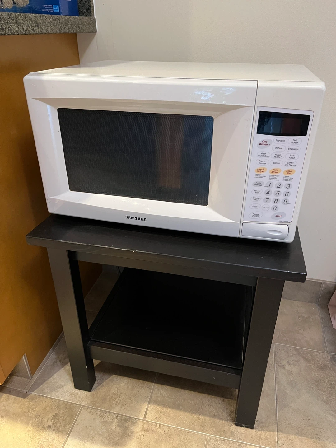 Samsung White Microwave - photo 3