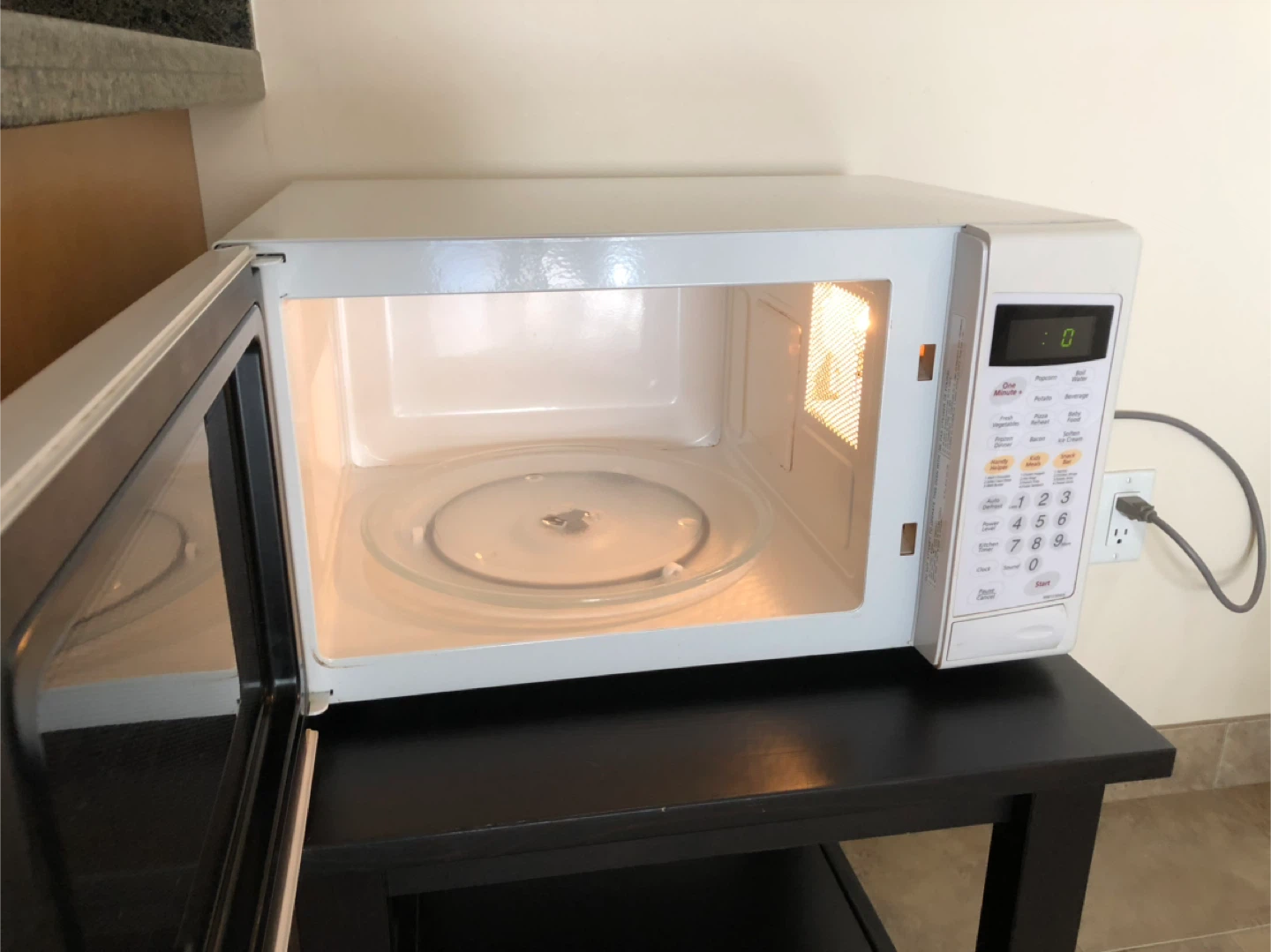 Samsung White Microwave - photo 4