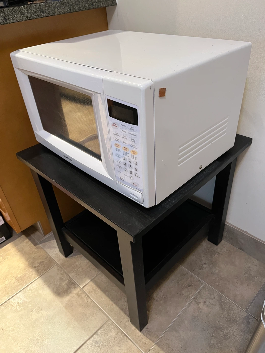 Samsung White Microwave - photo 2
