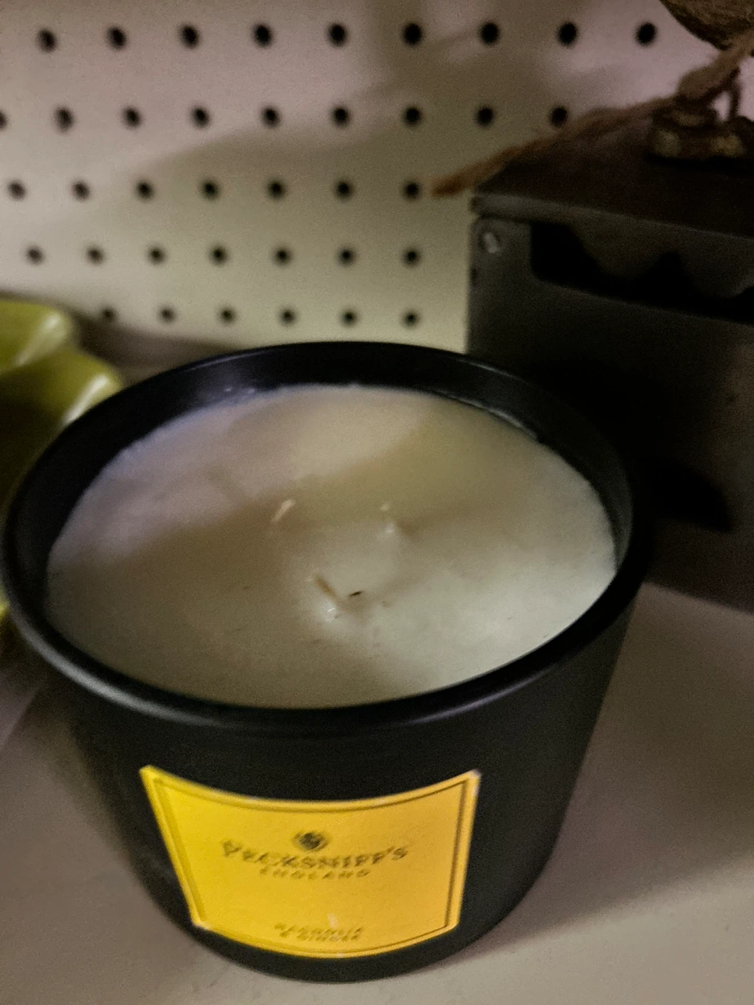 Pecksniff's Magnolia & Ginger Scented Candle - photo 2