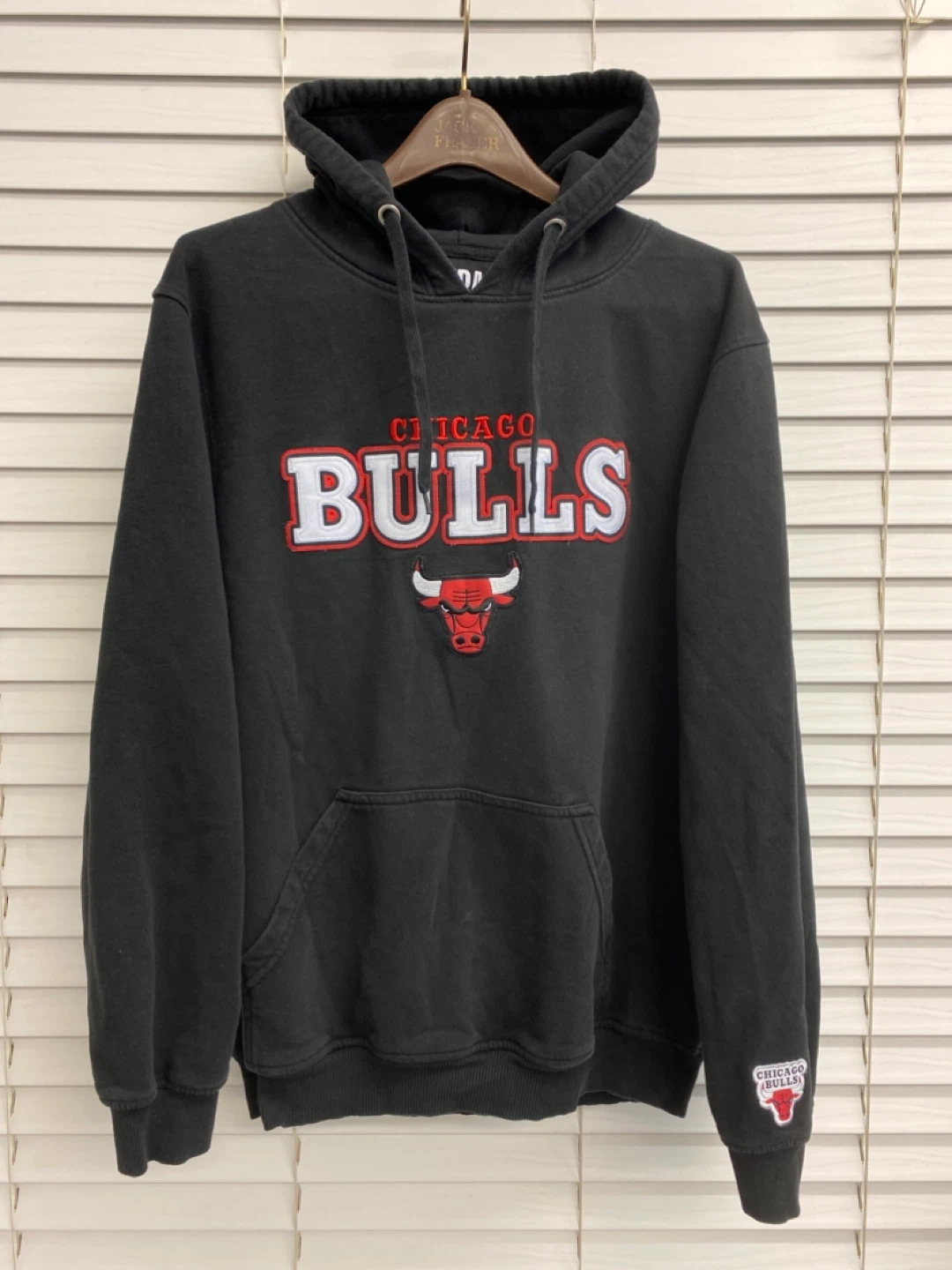 Chicago Bulls NBA Hardwood Pullover Hoodie Men’s - M - photo 2