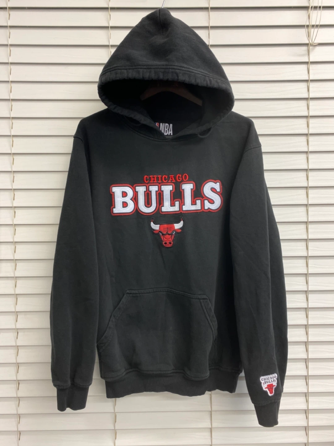 Chicago Bulls NBA Hardwood Pullover Hoodie Men’s - M