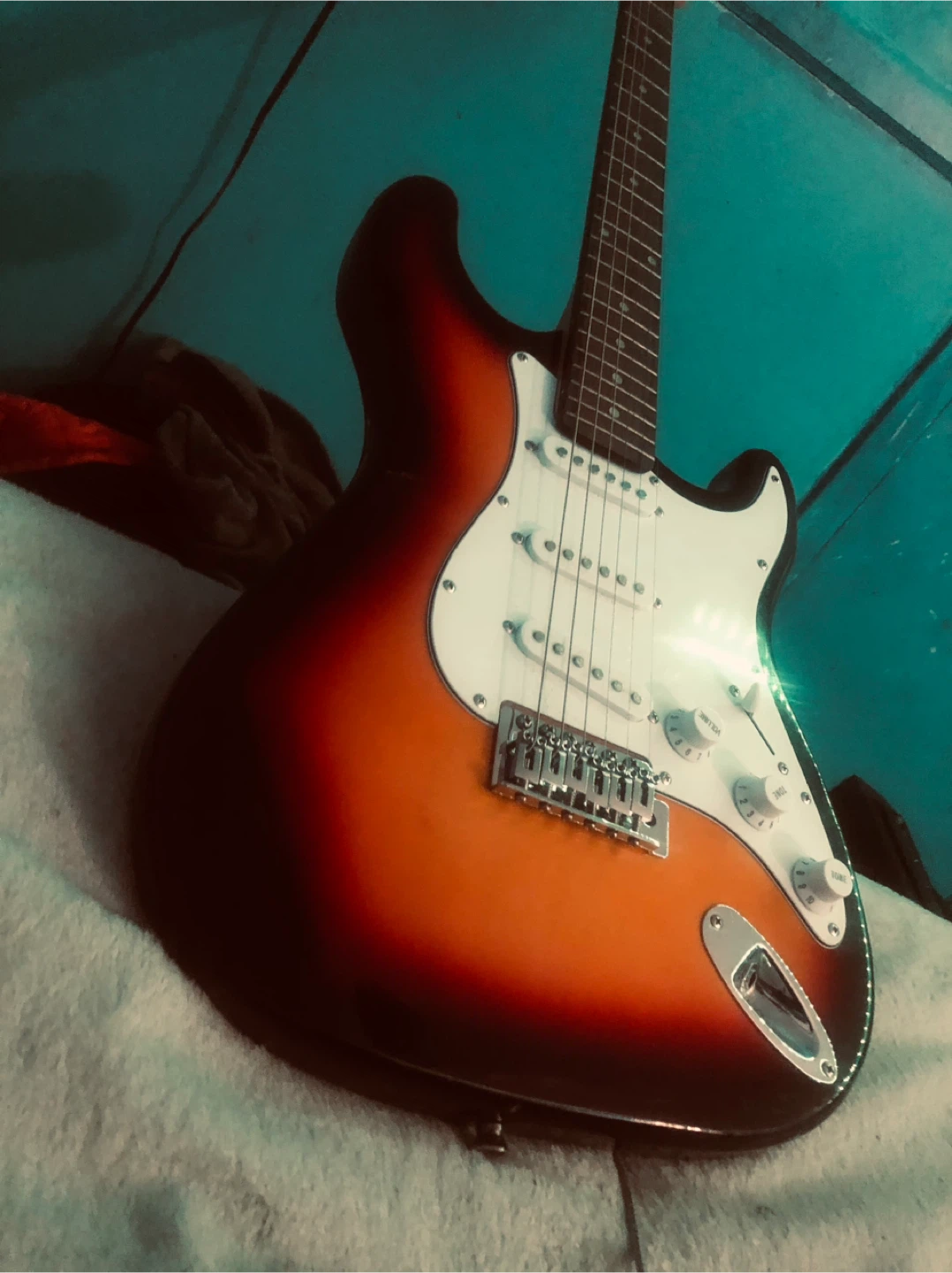 Electric Guitar - Sunburst Finish