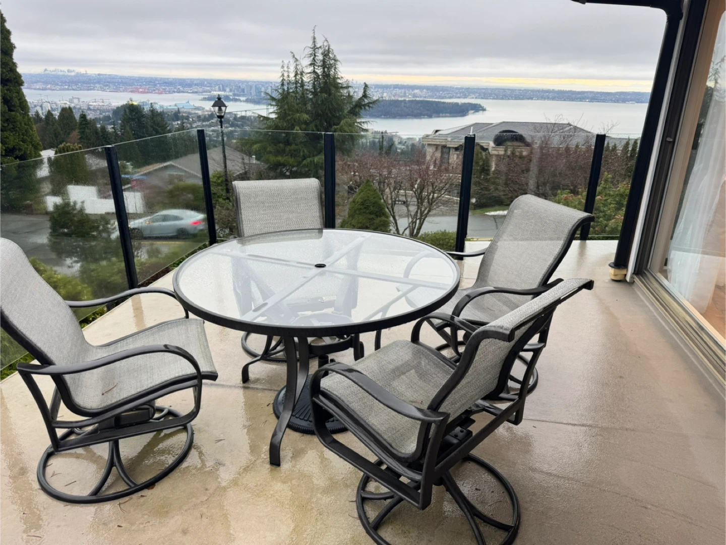 Ginger Jar patio table set
