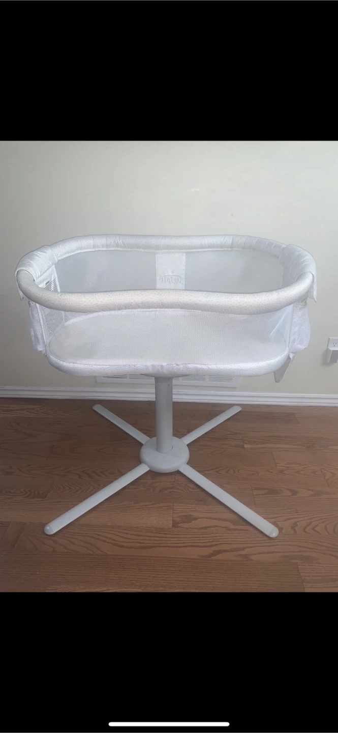 Rotating Baby Bed with Sleep Sounds, Night Light, Soft Vibration