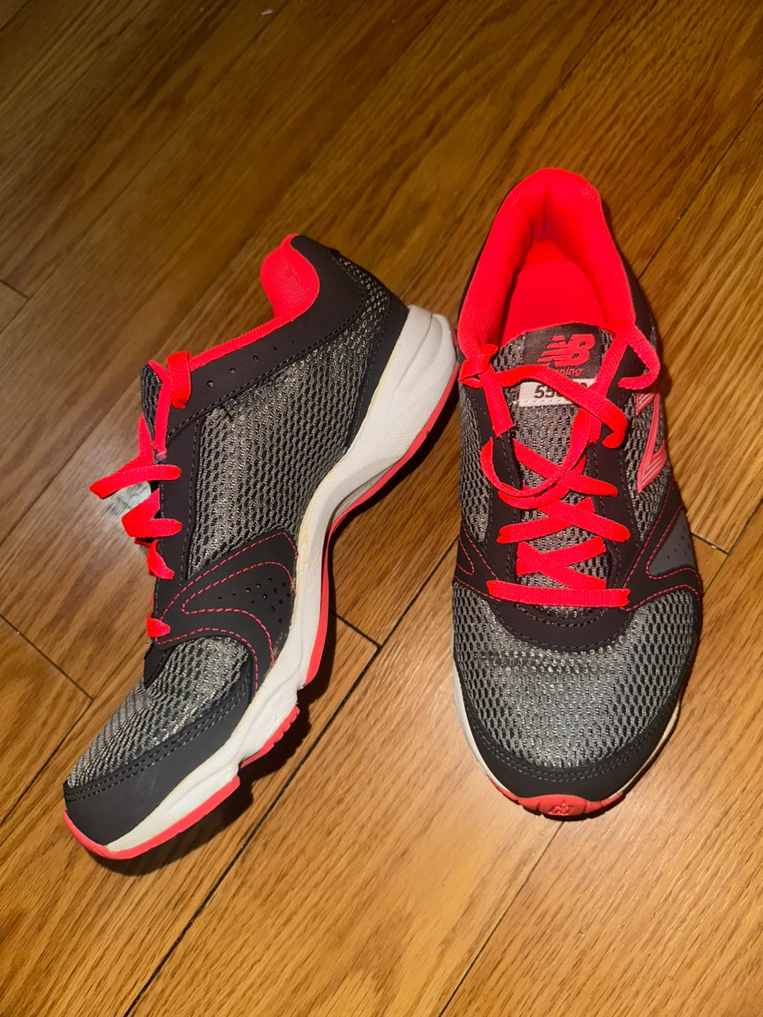 Women New Balance Sneaker Size 6.5 - photo 2