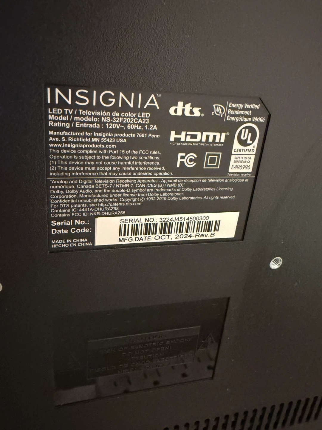 Insignia 32" LED TV NS-32F202CA23 - photo 2