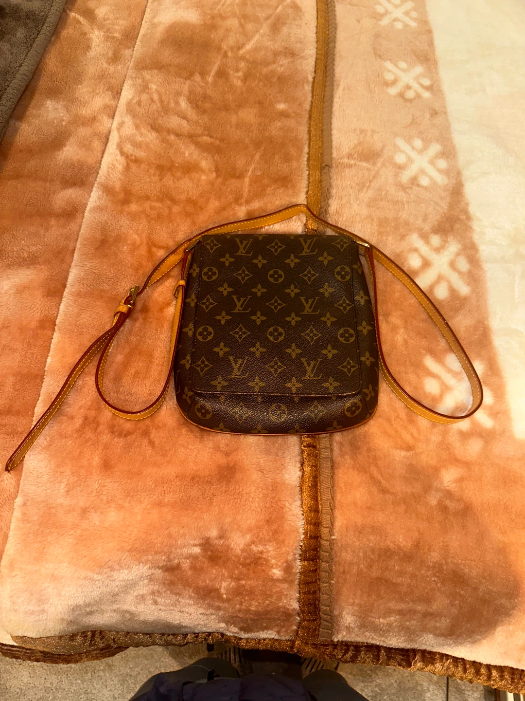 Louis Vuitton Monogram crossbody bag - photo 2