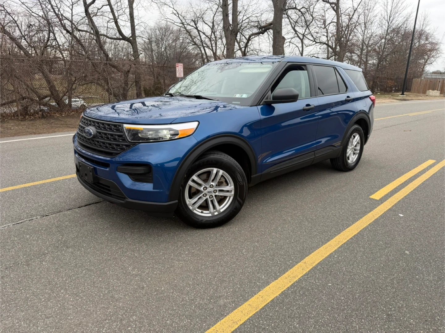 Blue Ford Explorer SUV 2023 - photo 2