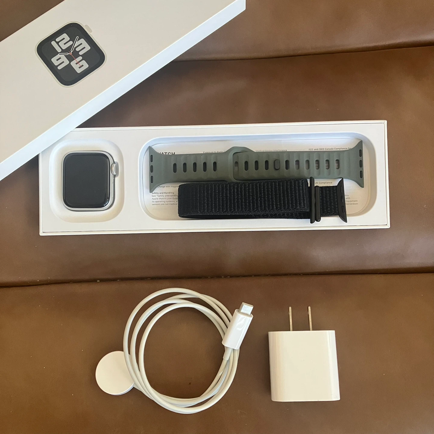 Apple Watch SE 40mm Silver Aluminum Case