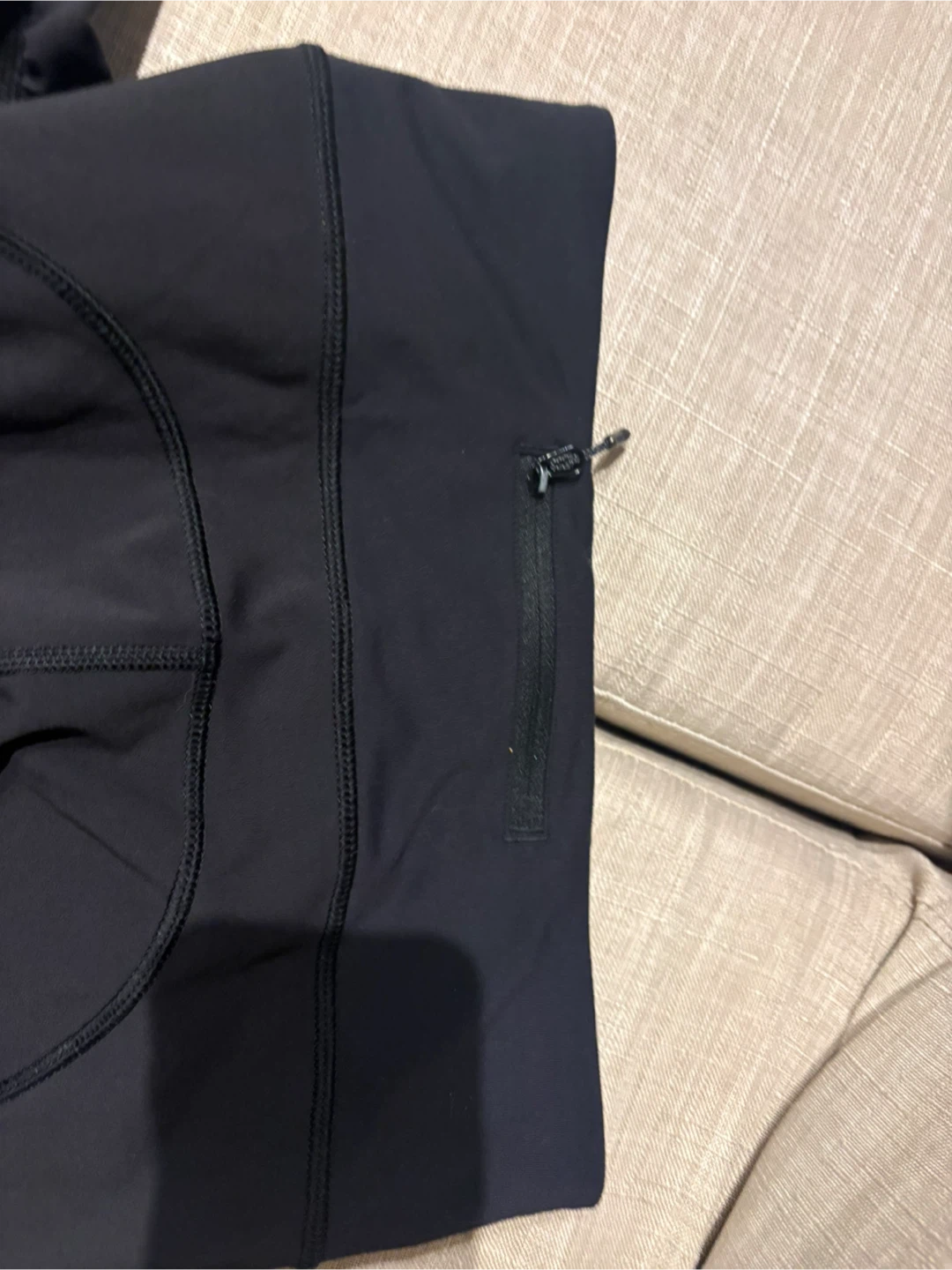Lululemon Black Leggings with Zipper Pocket - photo 2